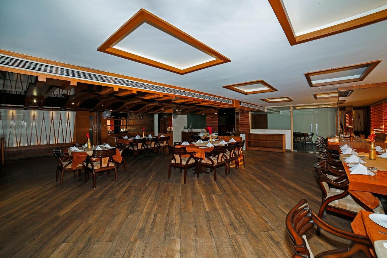 Hotel Shelter Гвалиор Экстерьер фото