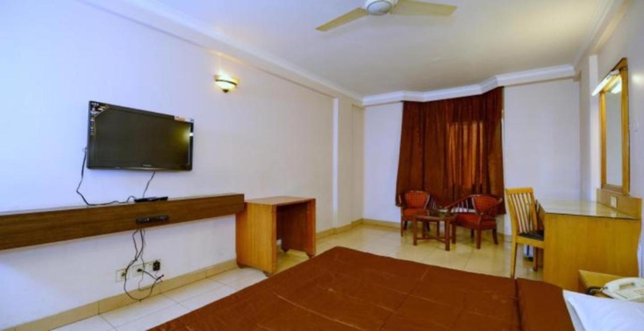 Hotel Shelter Гвалиор Экстерьер фото